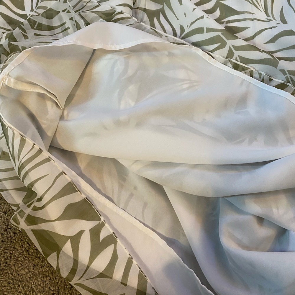 Romeo & Juliet Couture Olive and Cream Dress - Picture 9 of 13